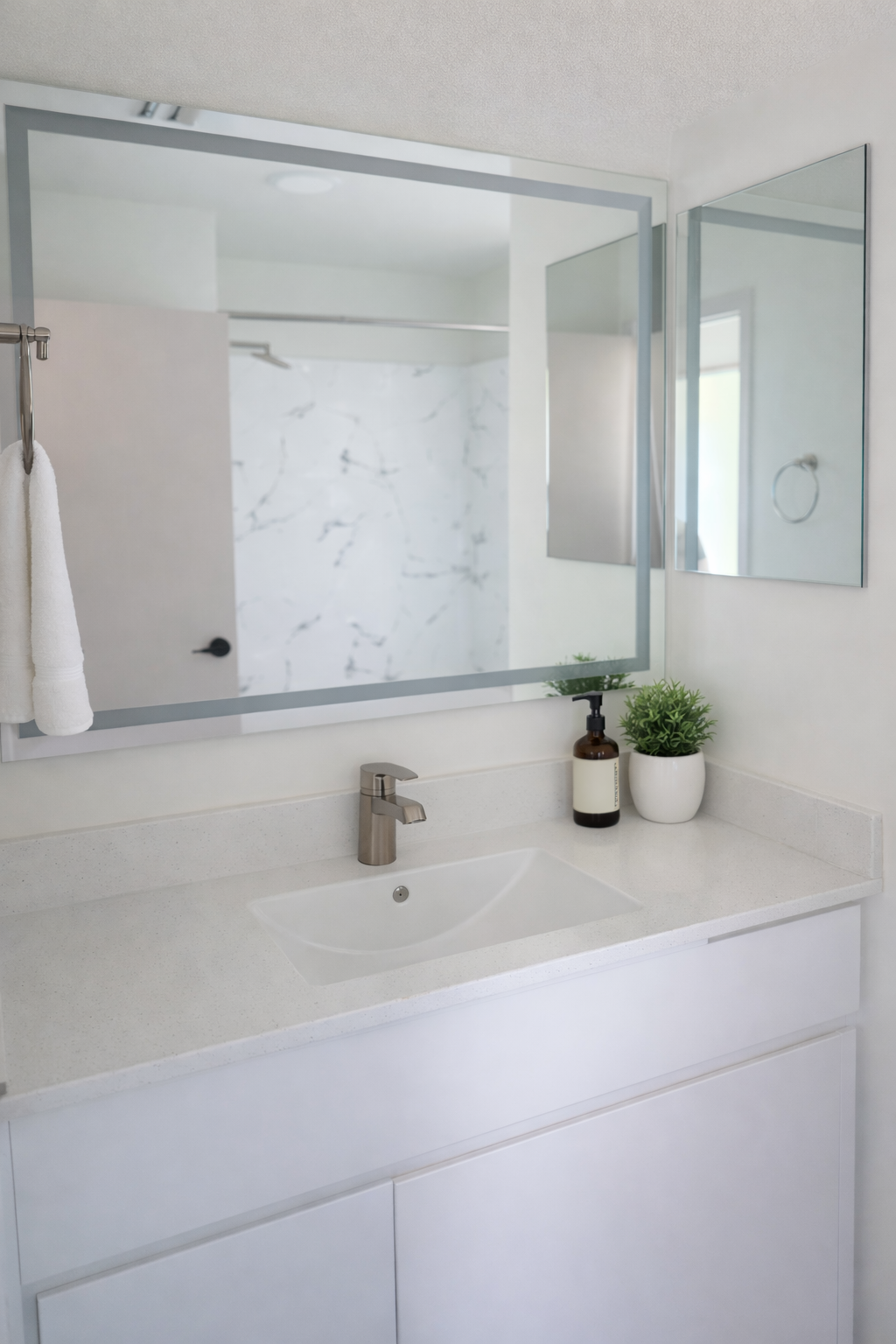 Bathroom l Dhillon Villas Apartments. in Manteca, CA